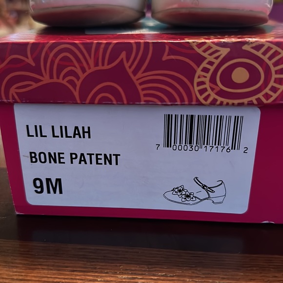 ❌SOLD❌ BONE PATENT DRESS SHOE - Picture 8 of 8